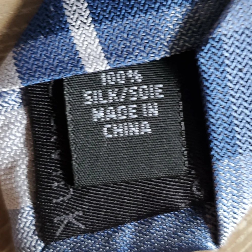 Calvin Klein silk necktie - Picture 4 of 5